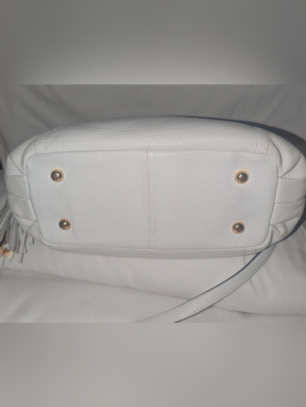 Gilli Got It Love It White Leather Tassel Satchel with Gold Hardware - Picture 6 of 14